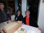 De dames bij de inschrijftafel